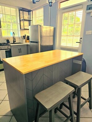 Private kitchen - Rental Studio Unit in Calibishie, Dominica (Calibishie)