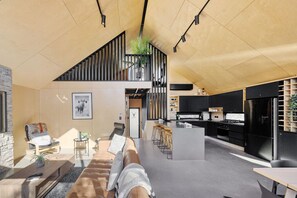 Televisión y chimenea 