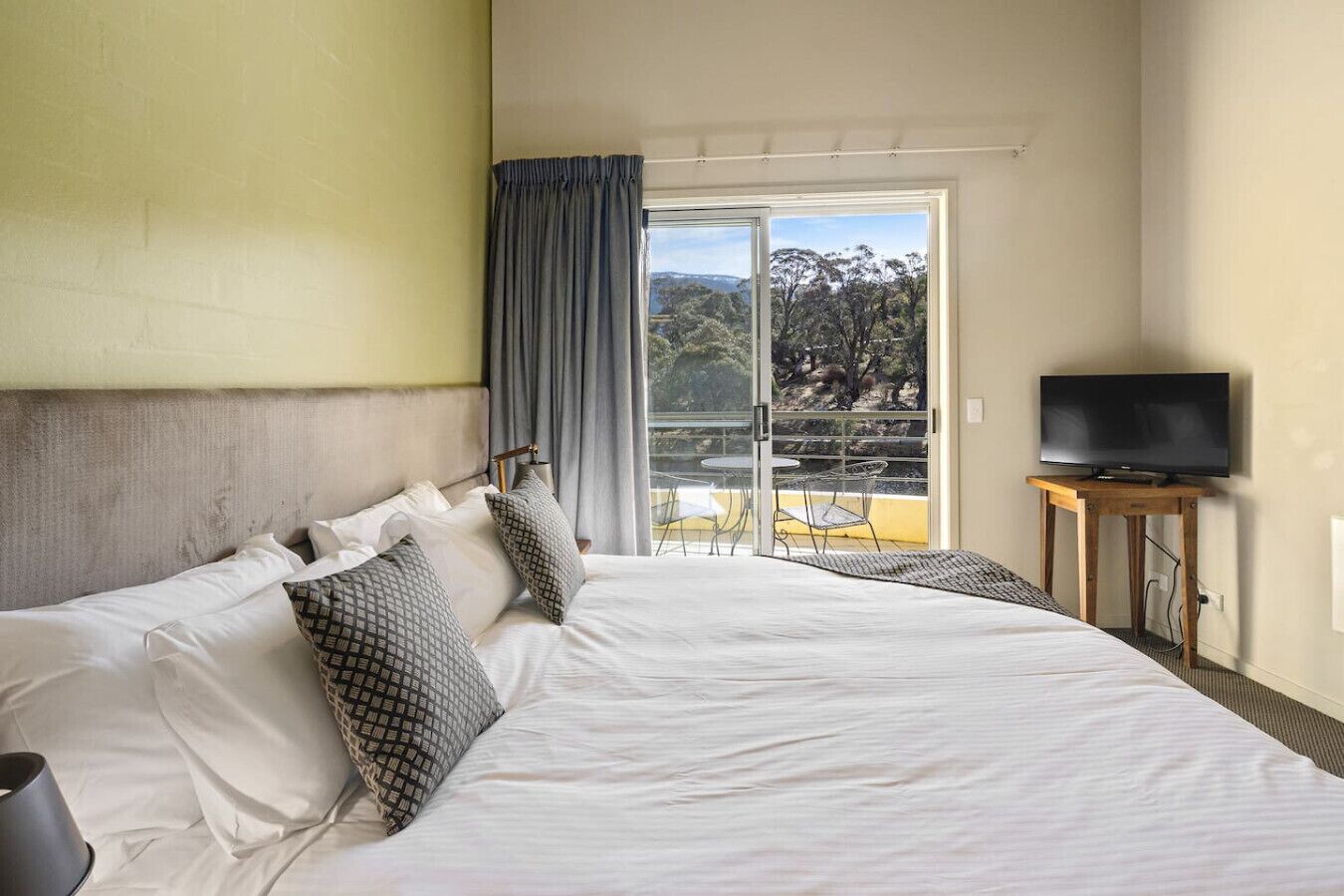 2 bedrooms, bed sheets