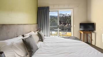 2 bedrooms, bed sheets