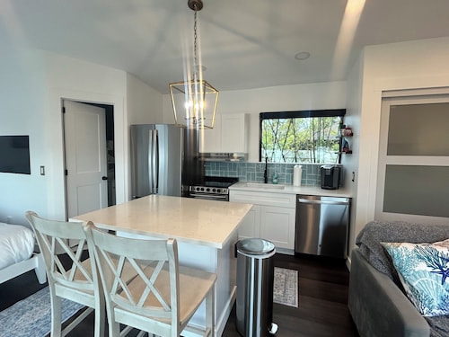 Tiny Mansion in Naples. 5 mins to Beach