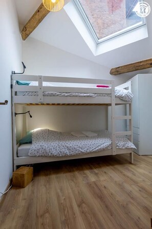 Fer et planche Ă repasser, Wi-Fi gratuit, draps fournis