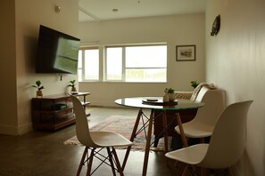 Interior - Salted Roots Basecamp: Downtown 1 Bedroom Flat (Anchorage)