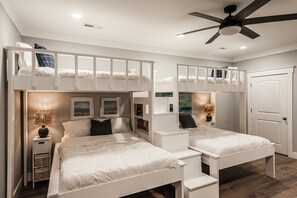 5 bedrooms, desk, travel cot, free WiFi