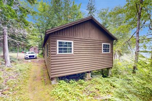 Exterior - Bay-View Getaway w/ Deck Between Camden & Belfast! (Northport)