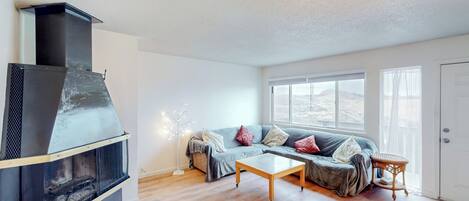 Télévision, cheminée