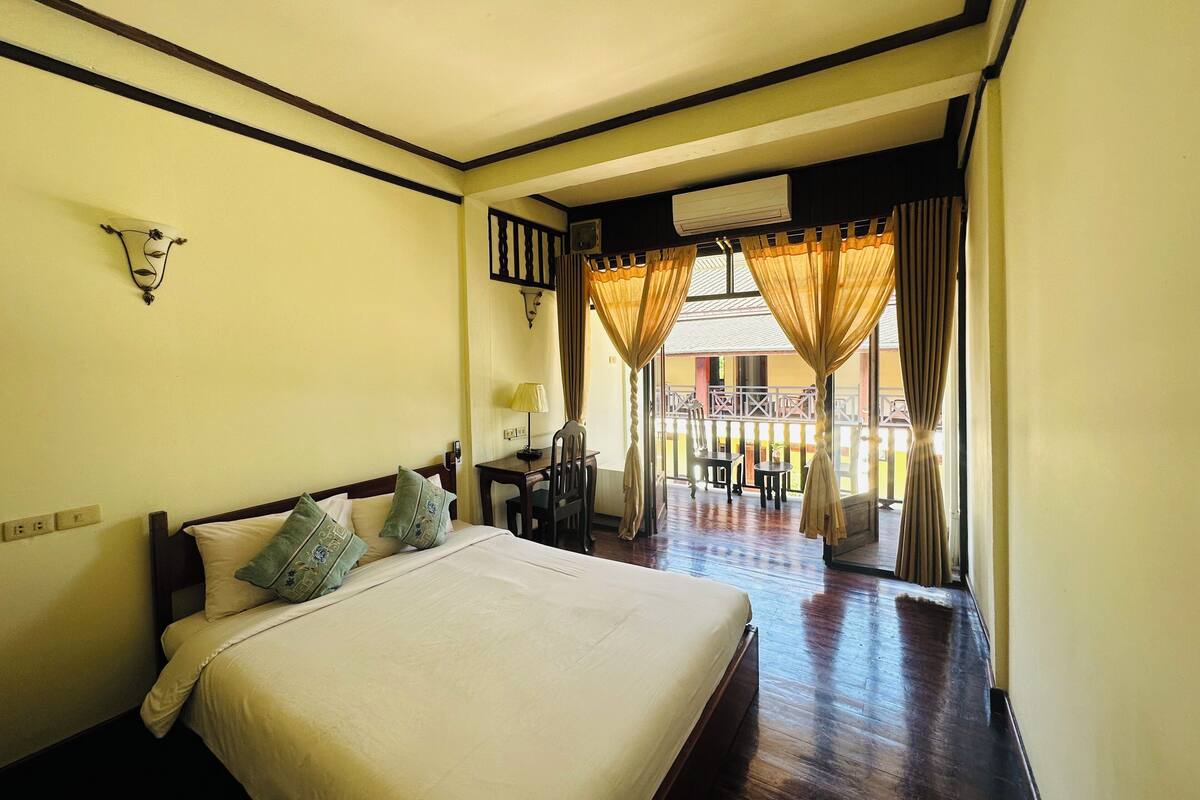 Superior Double Room, City View | Peralatan tempat tidur premium, katil Select Comfort 