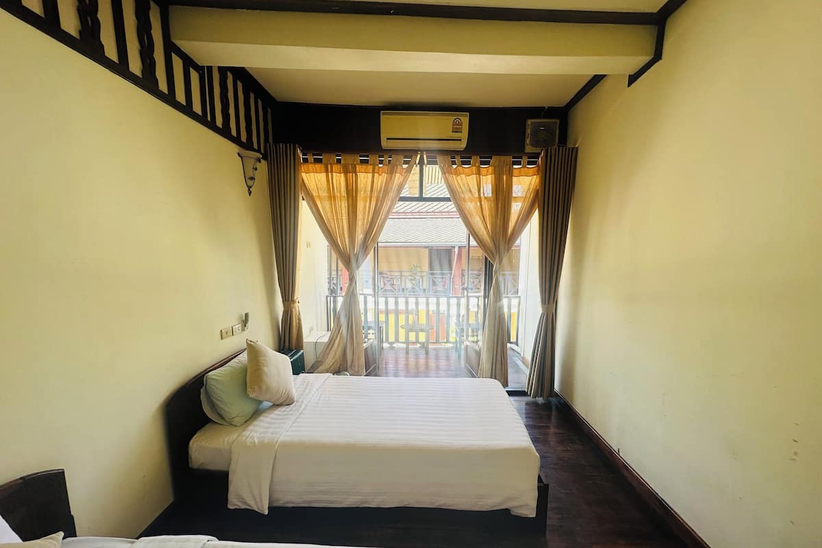 Superior Twin Room, City View | Peralatan tempat tidur premium, katil Select Comfort 