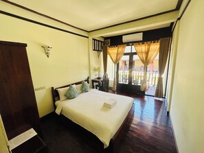 Premium bedding, Select Comfort beds, free minibar items, desk - Villa Phounsab Tourist Street (Luang Prabang)