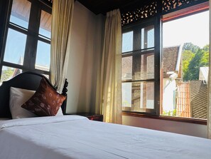 Habitación cuádruple Deluxe, vista al patio | Vista a la ciudad