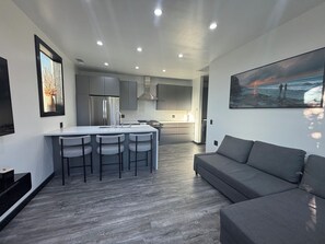 TV - Burbank - Starlight Hills Luxury Guest House (Burbank)