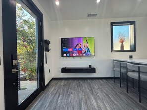 Interior - Burbank - Starlight Hills Luxury Guest House (Burbank)