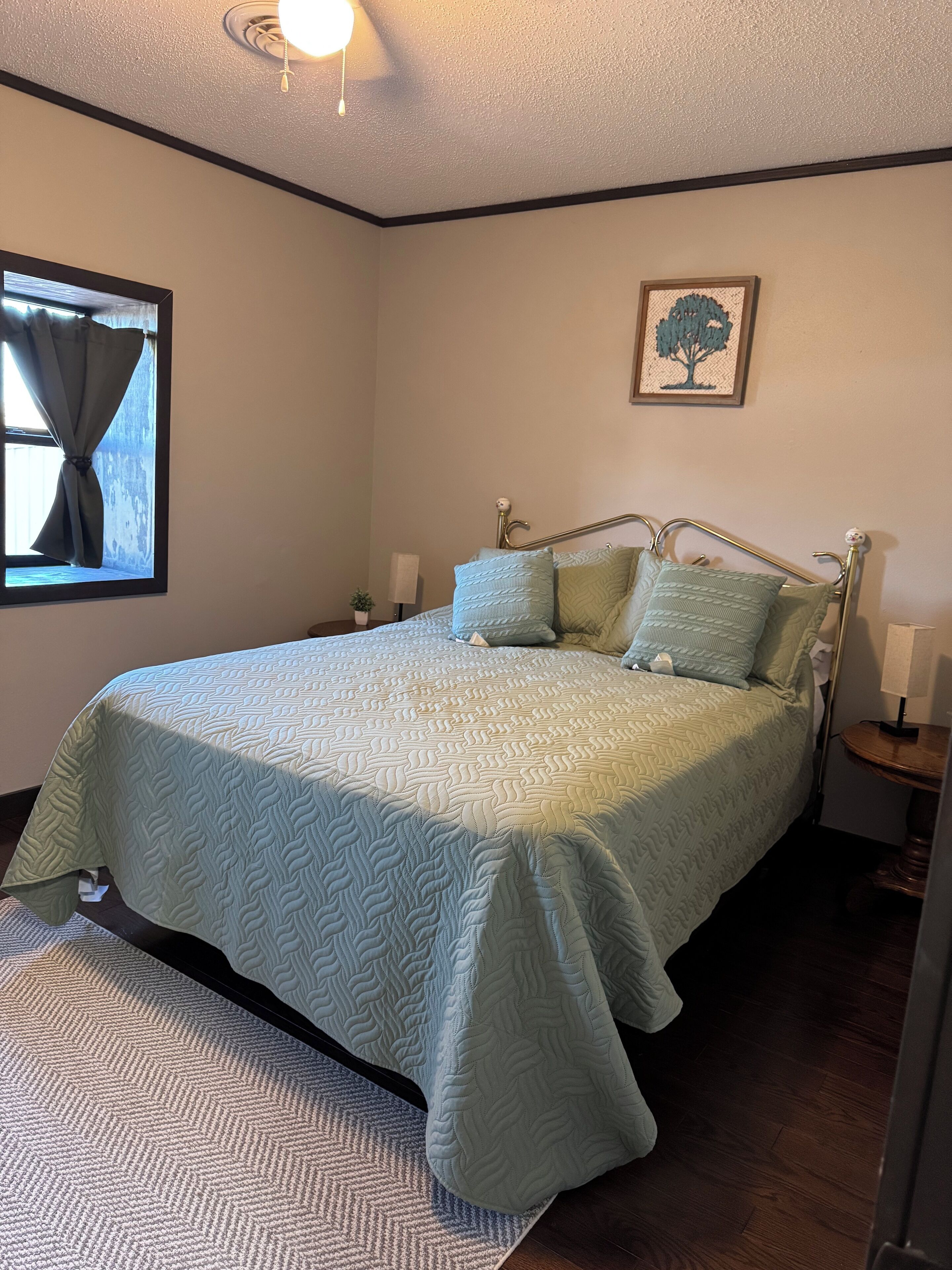 3 bedrooms, iron/ironing board, WiFi, bed sheets