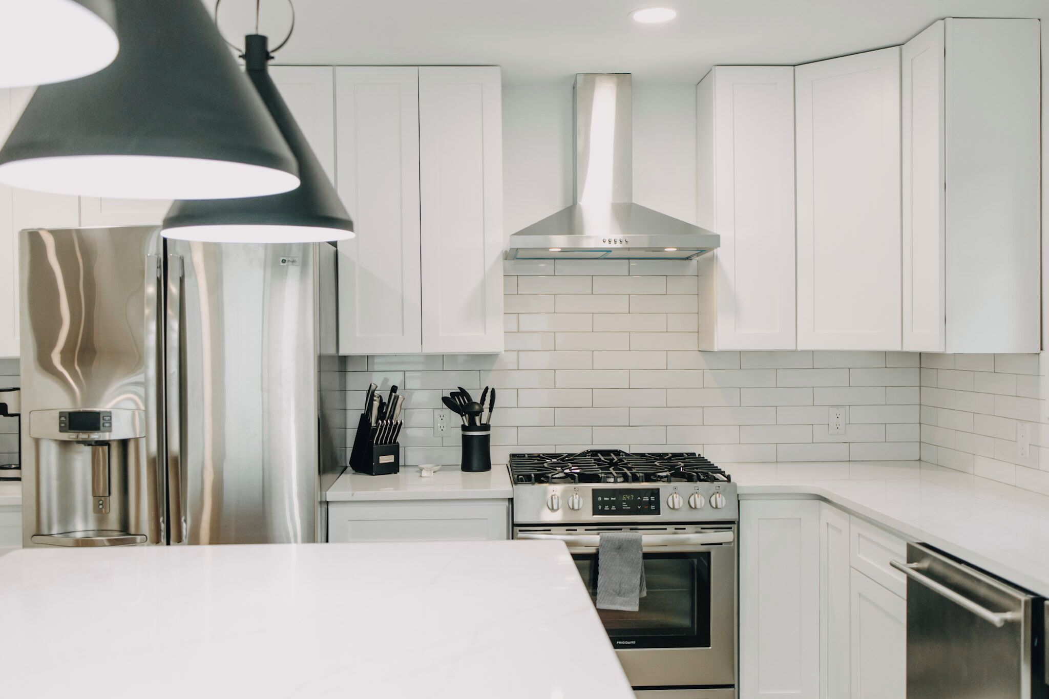 Mikrovågsugn, ugn, spishäll och diskmaskin