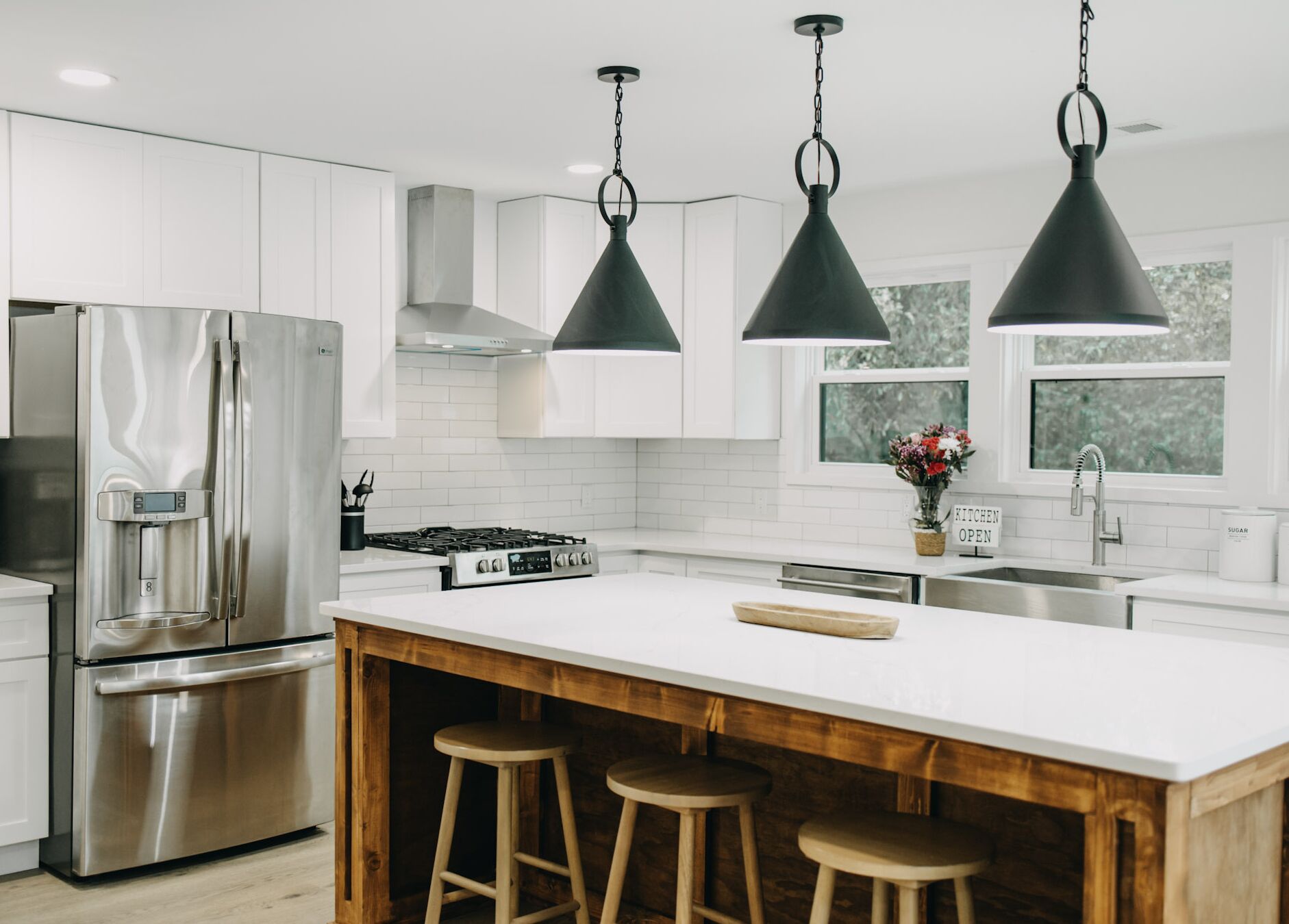 Mikrobølgeovn, ovn, kokeplater og oppvaskmaskin