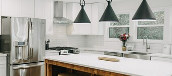 3-bedroom, 3.5 bath charming farmhouse in Cumming, GA. Family and pet-friendly.