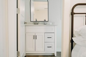 淋浴設備、風筒、提供毛巾、番梘