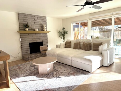 NEW 4BR Cozy Home close to everything! Pet-friendly & remote work friendly