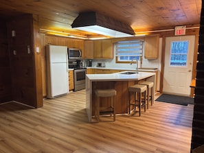 Microwave, oven, stovetop, dishwasher - All-Season 7 bedroom Blue Mountain chalet (Sleeps 15) Fully air-conditioned. (The Blue Mountains)
