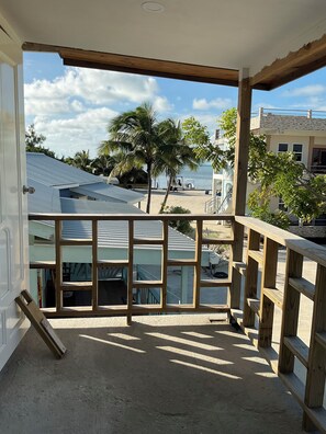 Property grounds - Bayview sunset villa peaceful tranquil comfortable modern (Belize)