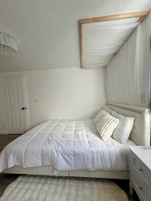 2 slaapkamers, een strijkplank/strijkijzer, wifi, beddengoed