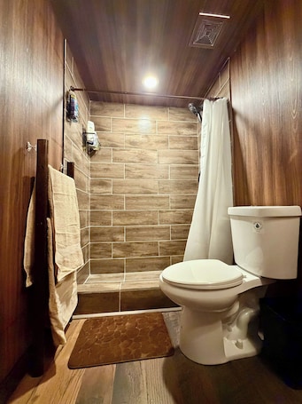 Hair dryer, towels, soap, toilet paper. Forest Spa Retreat – Rustic & Pure 2BR 2BA