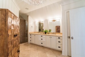 Dusche, Handtücher, Seife, Toilettenpapier