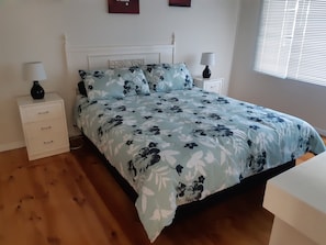 3 bedrooms, iron/ironing board, bed sheets