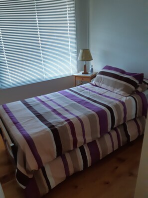 3 bedrooms, iron/ironing board, bed sheets