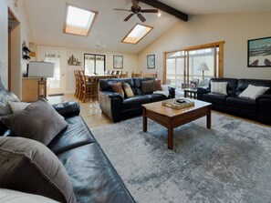 Smart TV, fireplace, DVD player, books