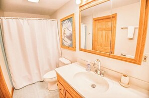 Séchoir à cheveux, serviettes fournies