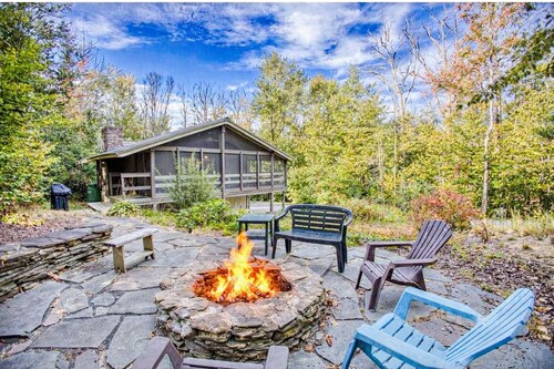 Chalet Near Downtown, Firepit, Dog Friendly, Grill