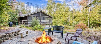 Chalet Near Downtown, Firepit, Dog Friendly, Grill