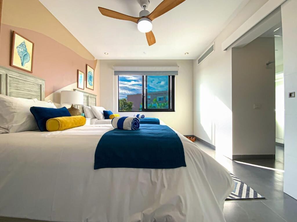 Apartamento superluxo, 2 quartos, sacada, vista para o campo de golfe | Cofres nos quartos, cortinas blackout, quartos à prova de som