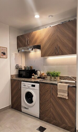 Private kitchen - Peaceful Studio apartment perfect for a relaxing Dubai stay (Dubai)