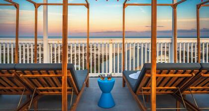 Massive Beach House • Theater • Pool • Roof Lounge