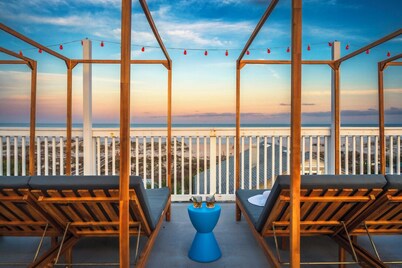 Massive Beach House • Theater • Pool • Roof Lounge