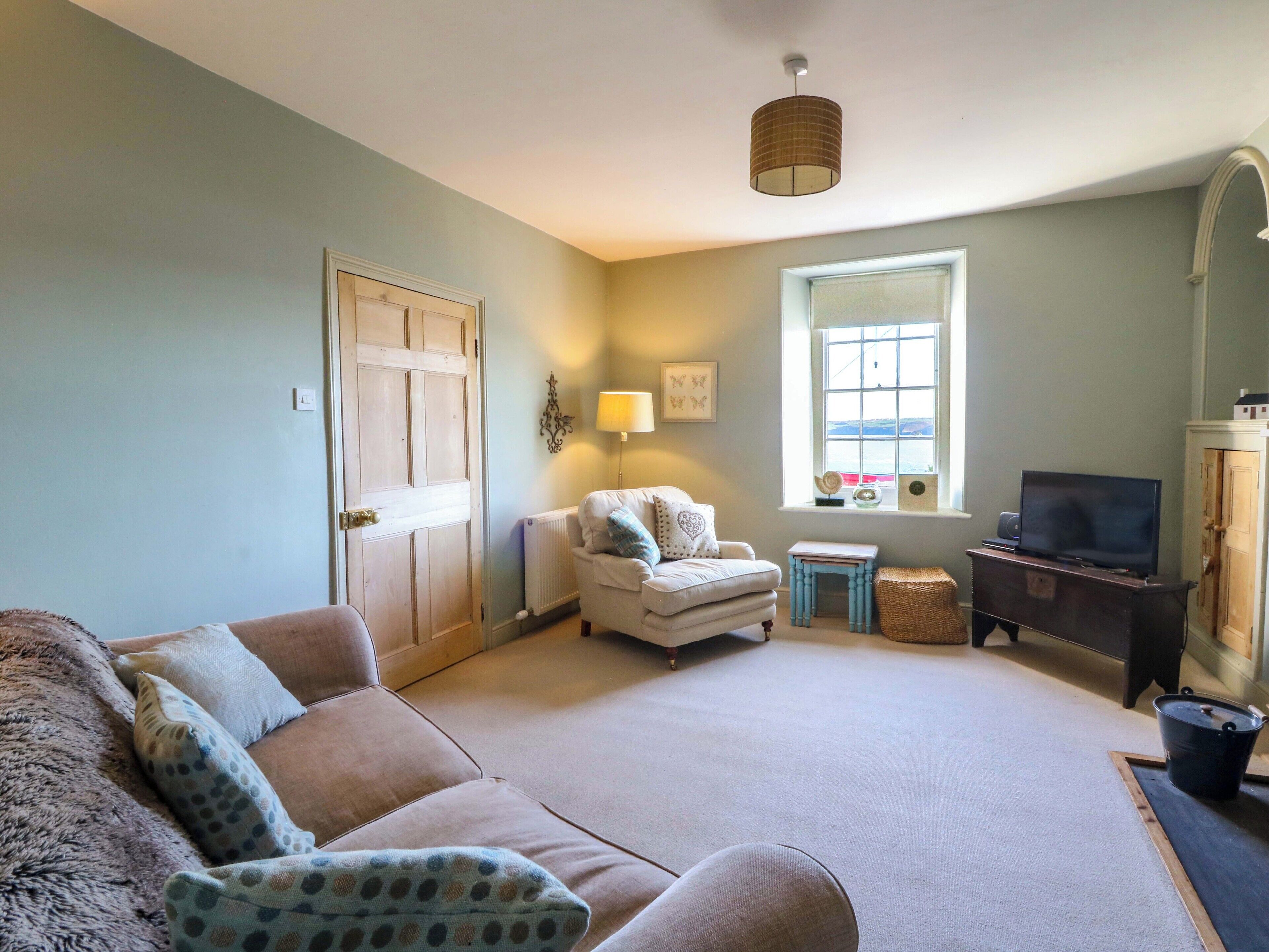 Zenobia, Family Friendly, Character Holiday Cottage In New Quay - New Quay