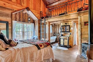 4 bedrooms, iron/ironing board, Internet, bed sheets