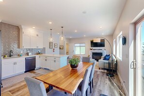Dining - Mtn-View Home w/ Hot Tub & Fire Pit in Brian Head! (Brian Head)