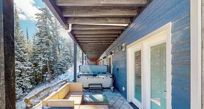 Mtn-View Home w/ Hot Tub & Fire Pit in Brian Head!