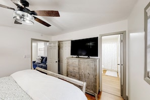 4 habitaciones, tabla de planchar con plancha y acceso a internet