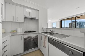 Fridge, microwave, oven, stovetop - APARTMENT IN PARRAMATTA (Parramatta)
