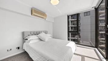2 bedrooms, iron/ironing board, WiFi, bed sheets