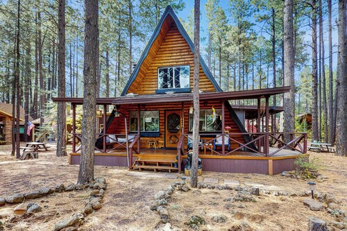 3BR Cabin Near Golf, Trails, Lakes, Skiing & More