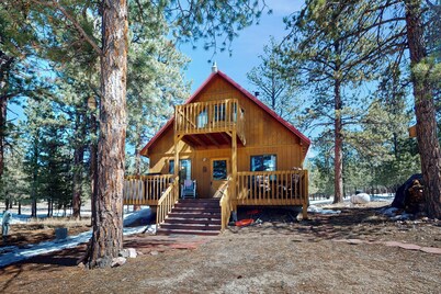 Tranquil Wet Mtn Cabin w/ Views on 3 Acres!