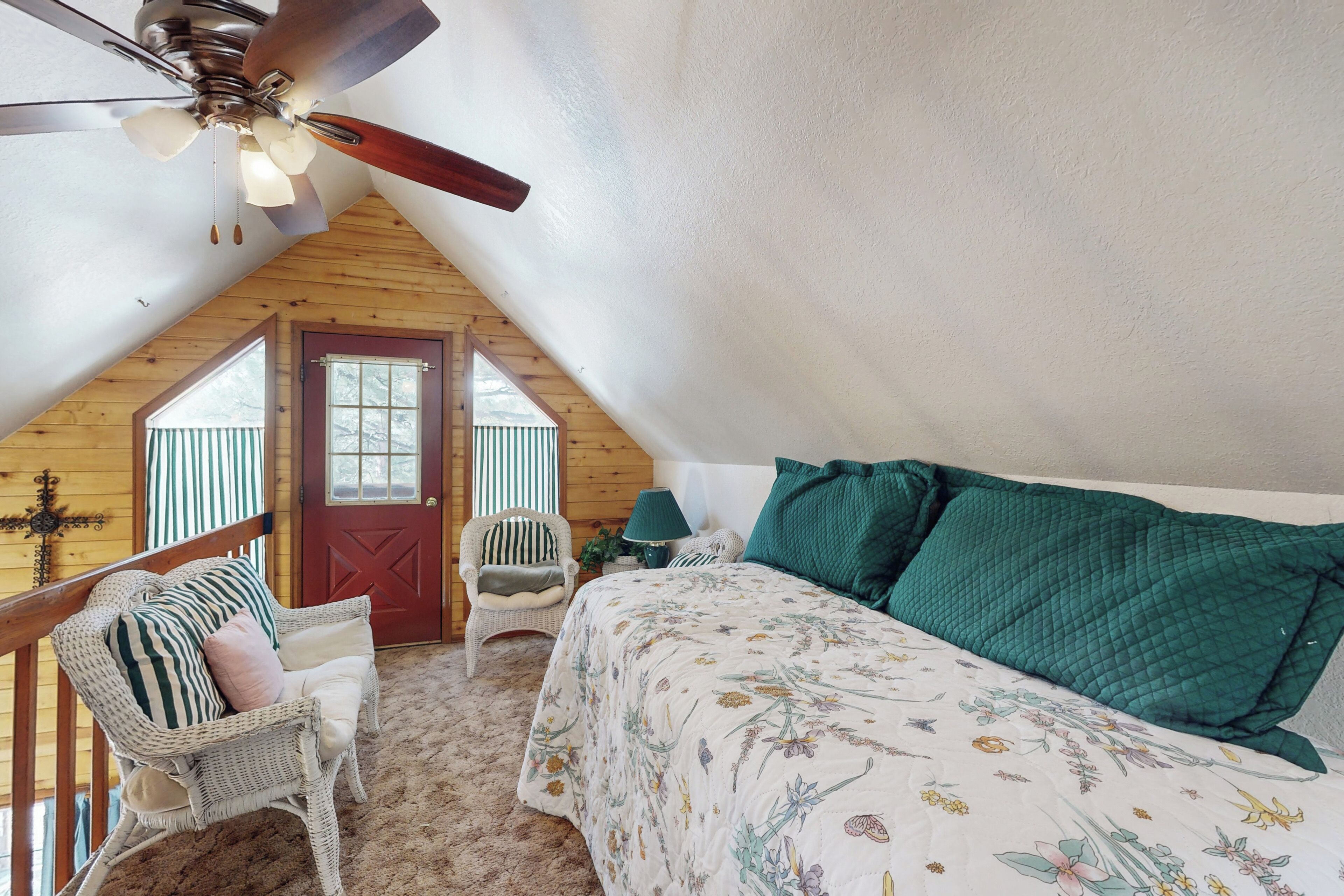 2 bedrooms, iron/ironing board, bed sheets