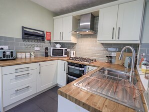 Private kitchen - LAKE VIEW, pet friendly, with a garden in Bowness-On-Windermere (Windermere)
