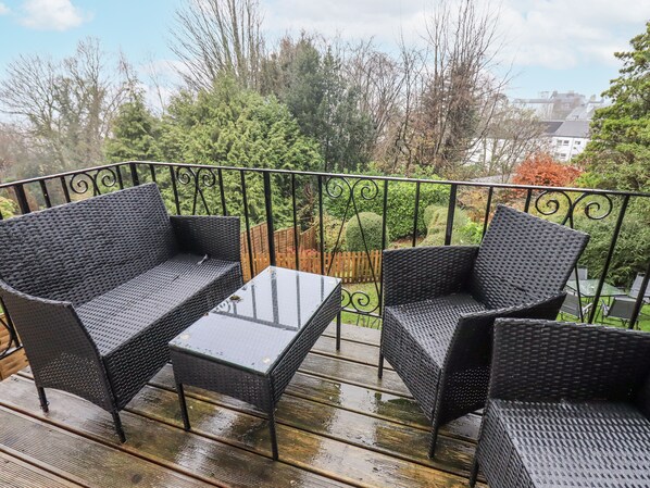 المنطقة المحيطة بالمنشأة