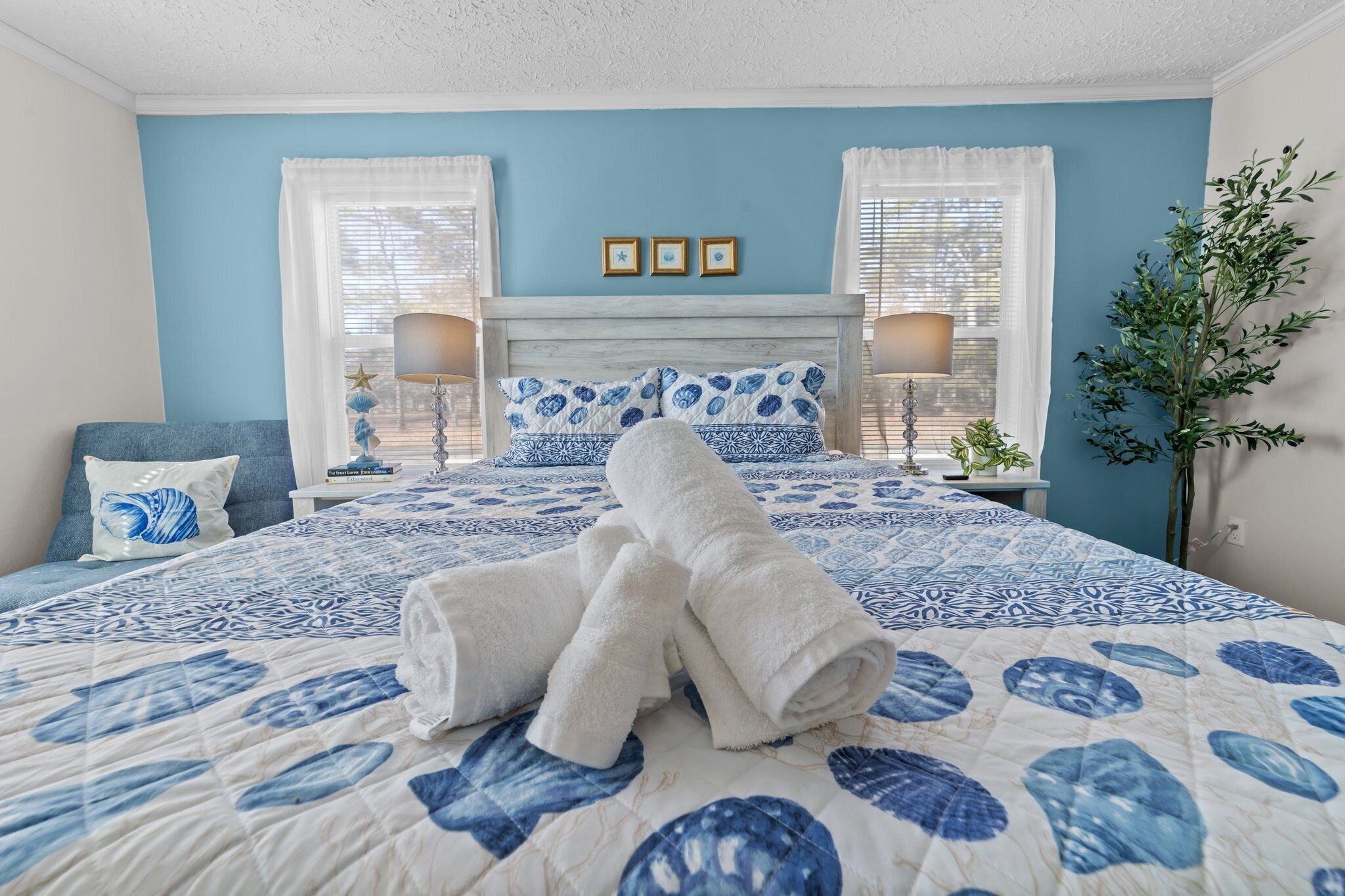 Iron/ironing board, WiFi, bed sheets